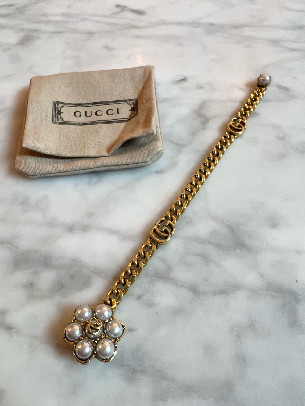 New Gucci Gold-Tone Pearl Flower Charm Bracelet